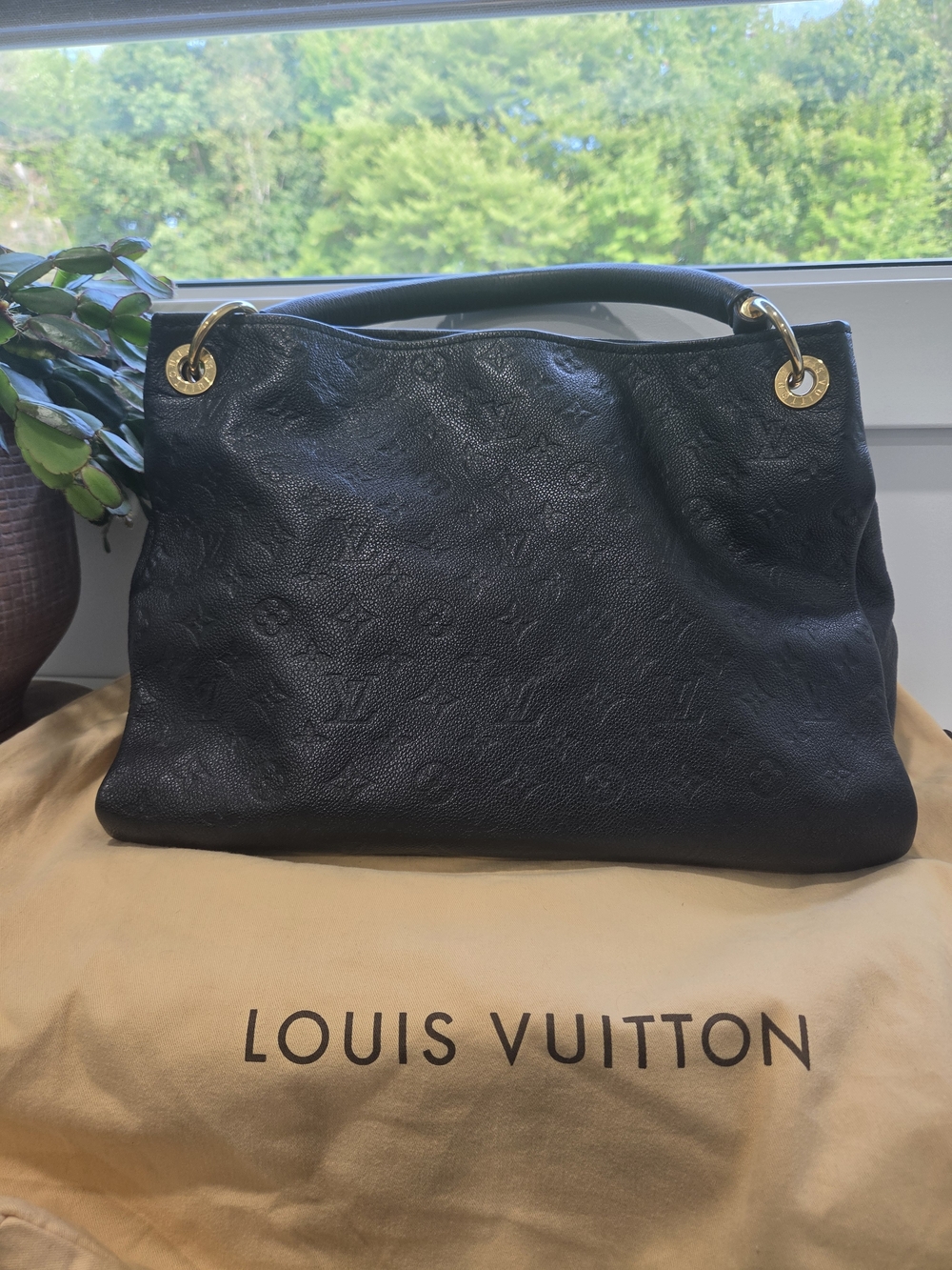 Louis Vuitton Empreinte Artsy MM